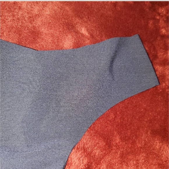 Victoria's Secret No Show Raw Edge Thong Navy Size Extra Small NWT - Picture 7 of 9